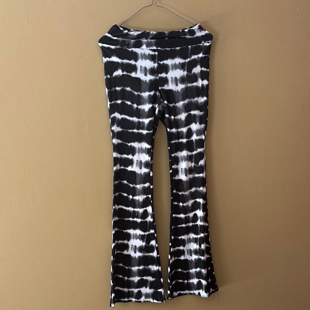 No Boundaries Black and Gray Tie-Dye Apparel